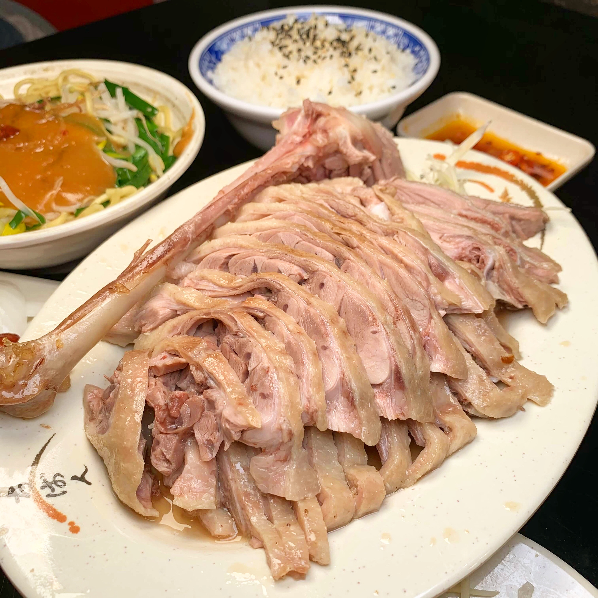 台北美食 阿城鵝肉 米其林必比登推薦 阿青吃過最強的煙燻鵝肉 阿青的玩樂日記