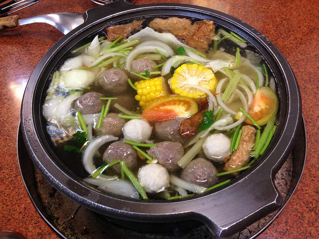 牛肉丸浮在上面